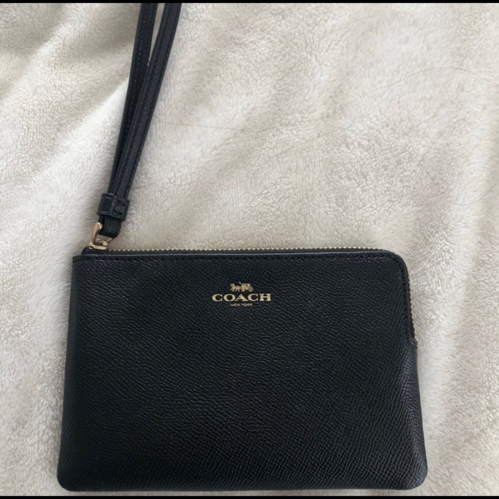 New Authentic COACH wristlet